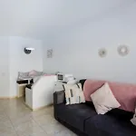דירה Great Location 1 Bedroom *