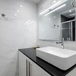 Great Location 1 Bedroom דירה