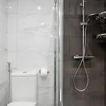 Great Location 1 Bedroom אדחה