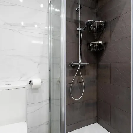 Great Location 1 Bedroom * 阿德耶