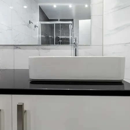 Great Location 1 Bedroom Apartman *